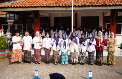 Penyerahan Piala Siswa Pemenang Lomba LKS 2026 Tingkat Kabupaten
